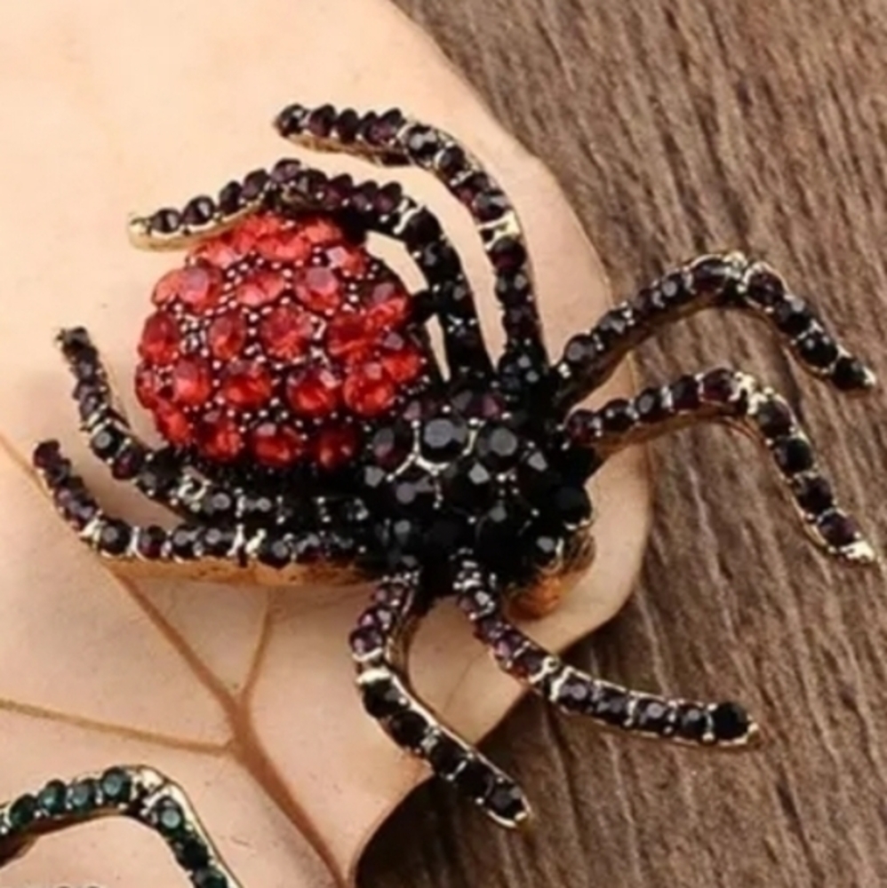 BETSEY JOHNSON BLACK WIDOW SPIDER BROOCH PIN 1 - Picture 3 of 4